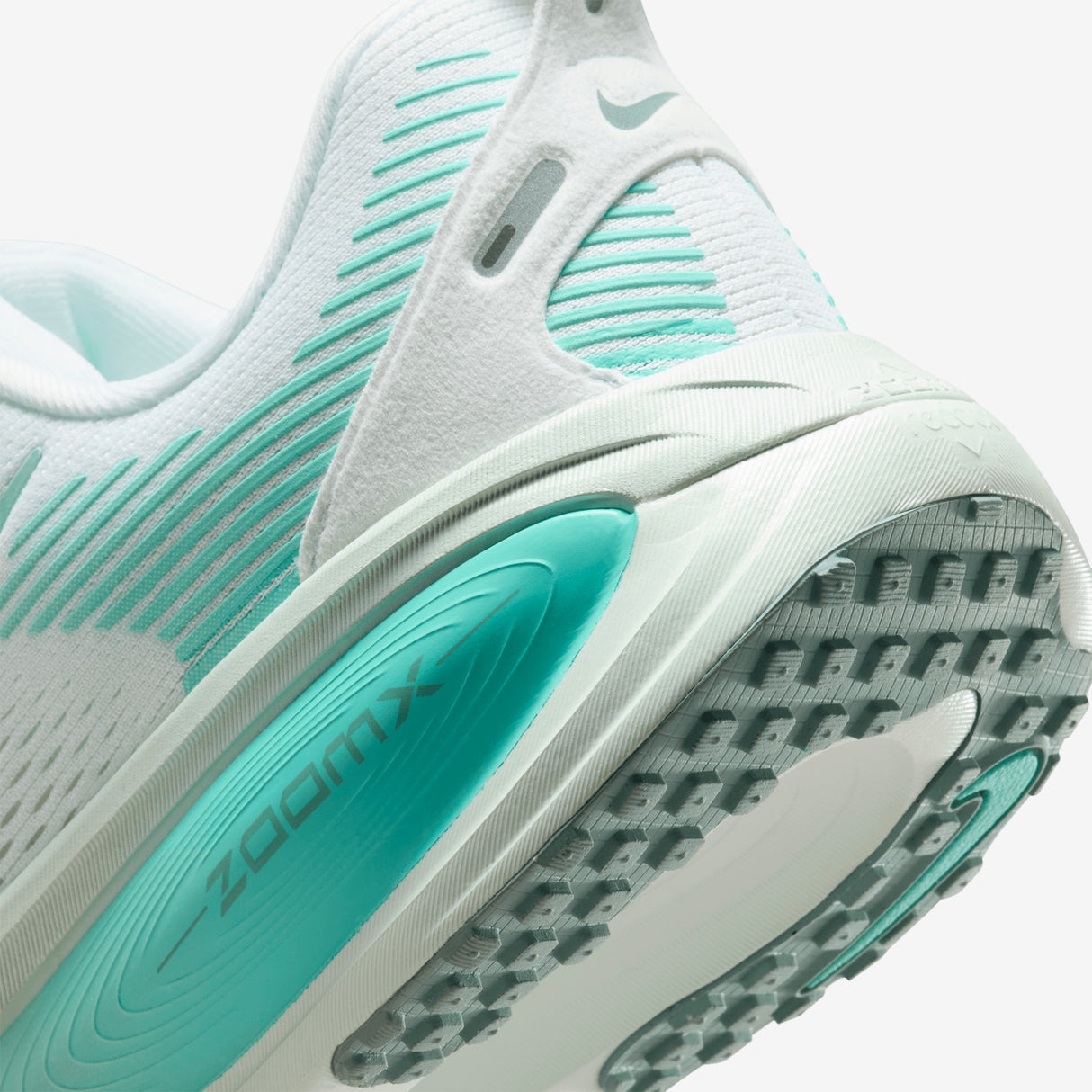 Nike - Vomero 18 - Femme