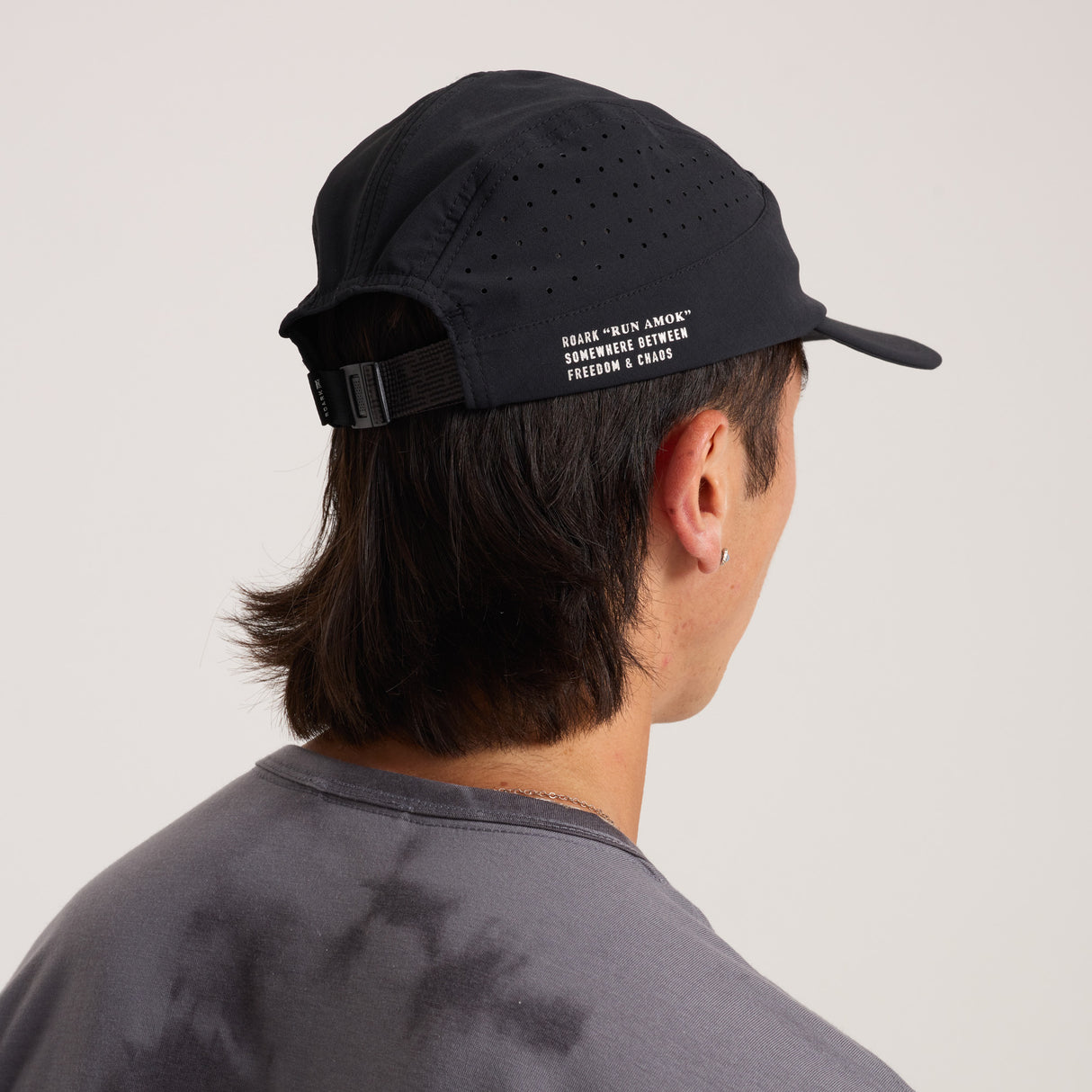 Roark - Alta Elite Run Hat Strapback Hat - Noir