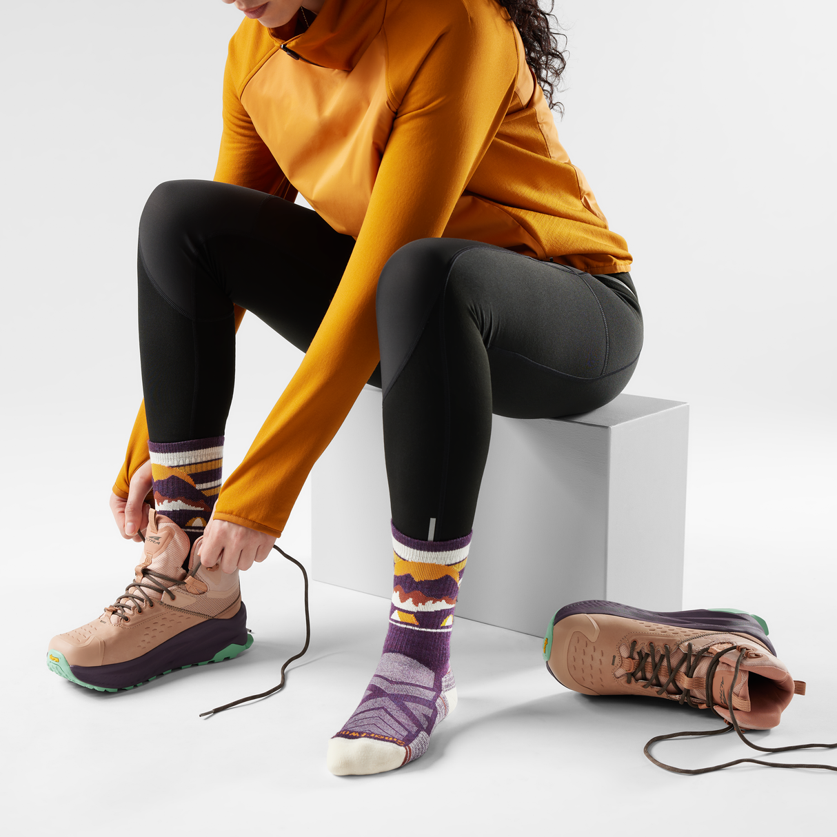 Smartwool - Hike Light Cushion Mountain Moon Crew Socks - Women's