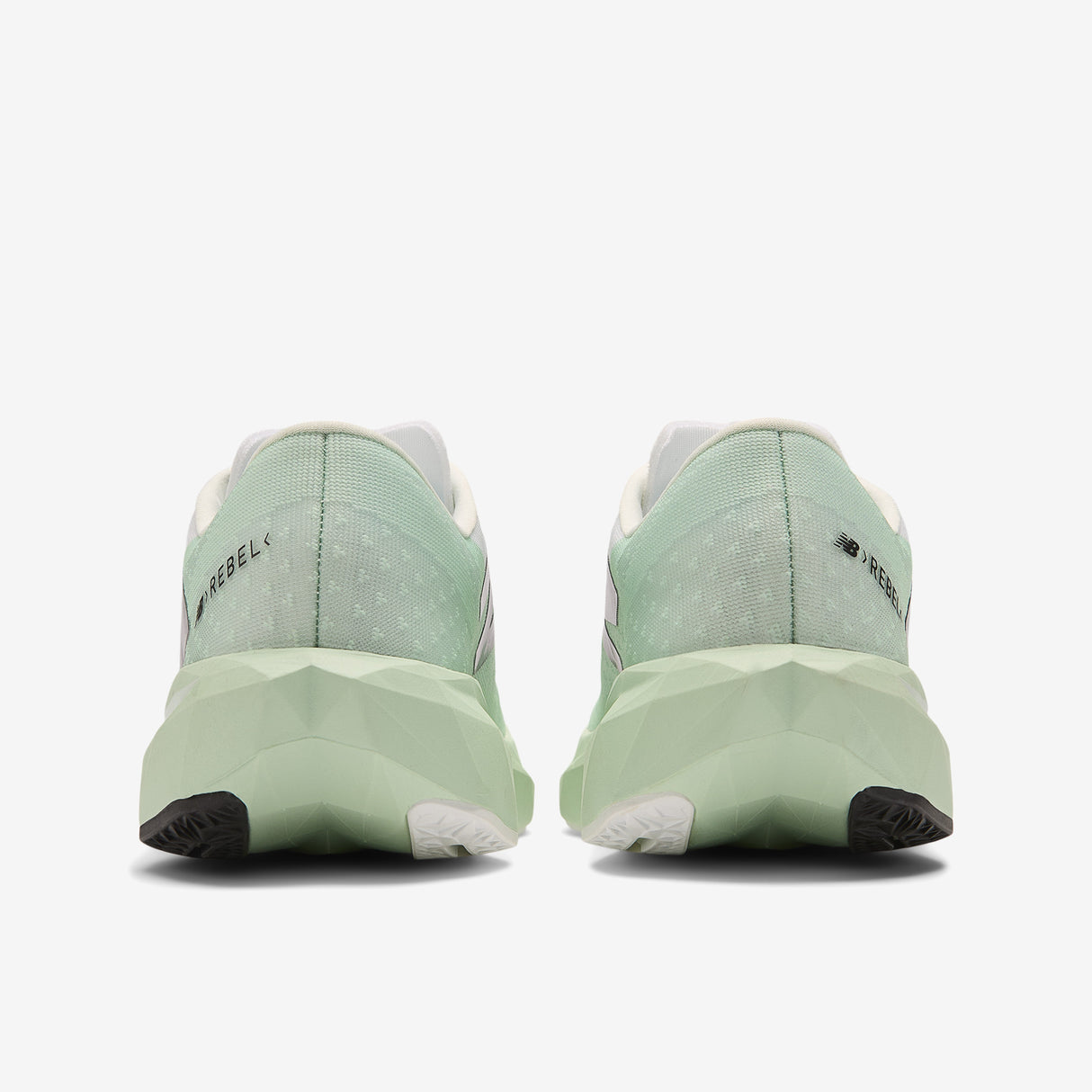 New Balance - FuelCell Rebel v4 (2025) - Femme