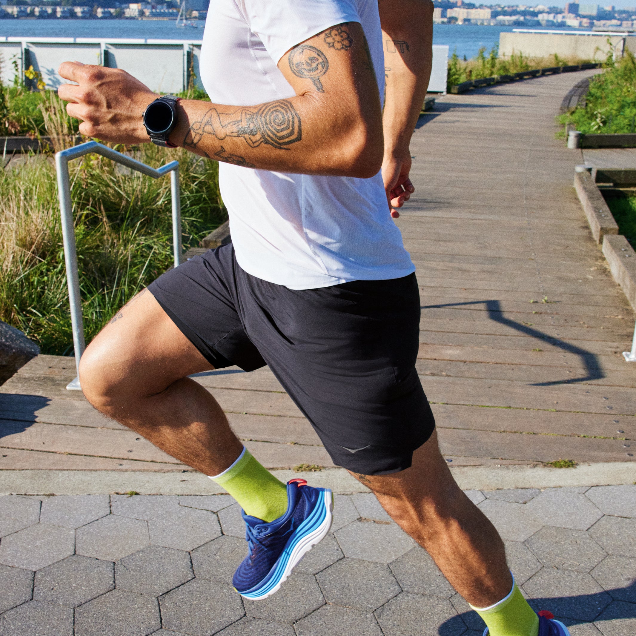 HOKA M GLIDE 7 SHORT ブラック S Hoka - Glide 7'' Short 2In1 - Homme – Le coureur nordique