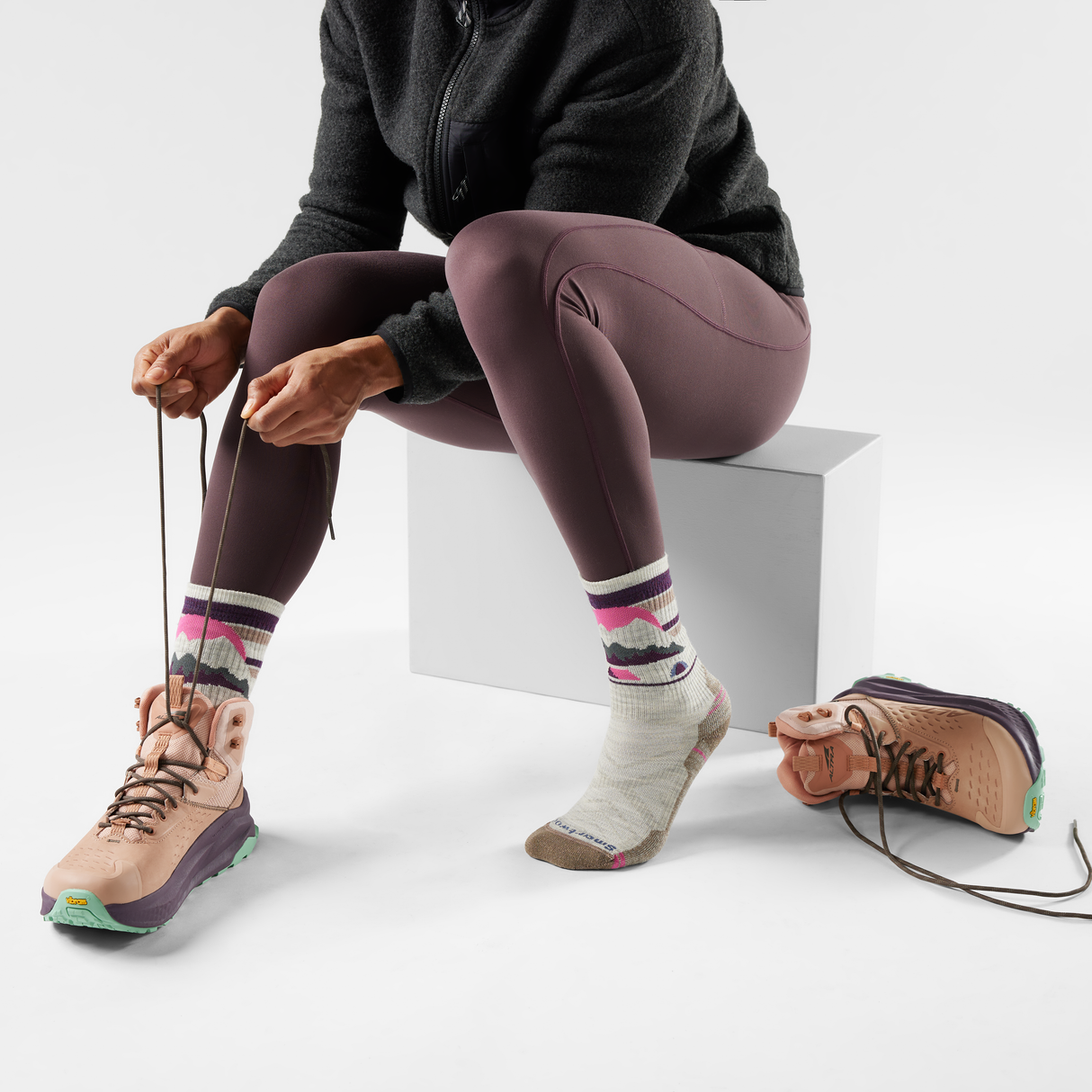 Smartwool - Hike Light Cushion Mountain Moon Crew Socks - Women's