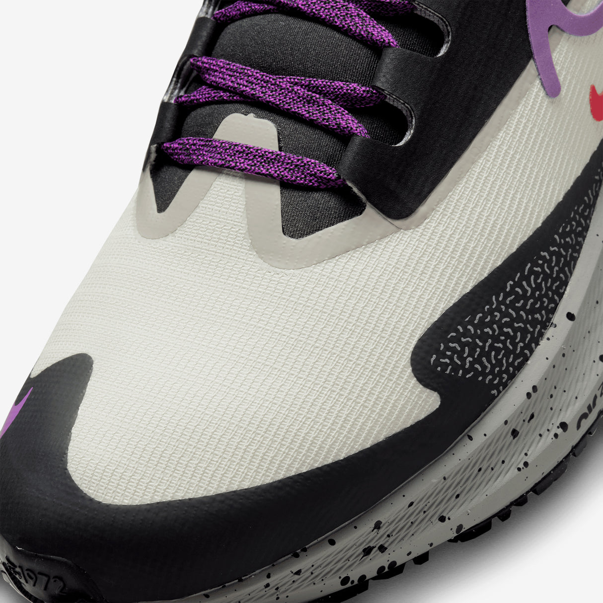 Nike Women's Air Zoom Pegasus 39 Shield